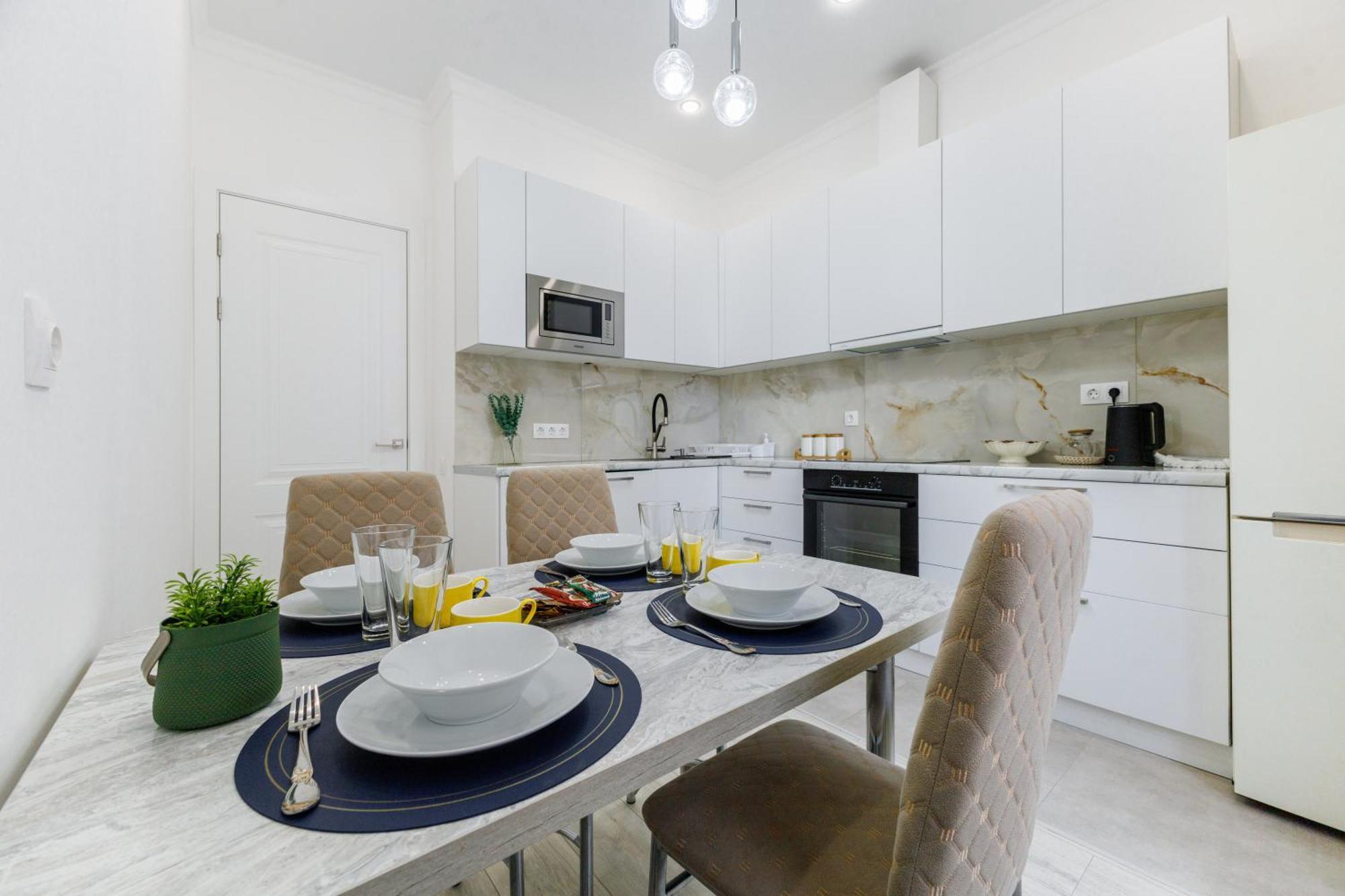Golden Apartment *